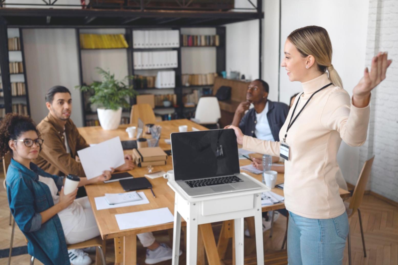 Arbeitsumgebung bei danurethvia mit Fokus auf praktische Finanzplanung